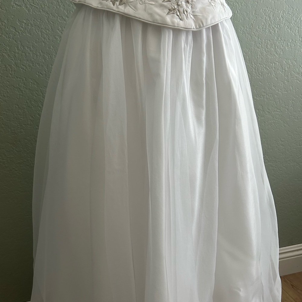 Vintage White Floral Gown - Picture 6 of 12